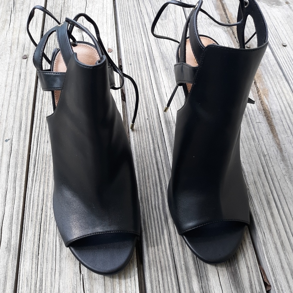 Shoes - Picture 5 of 6